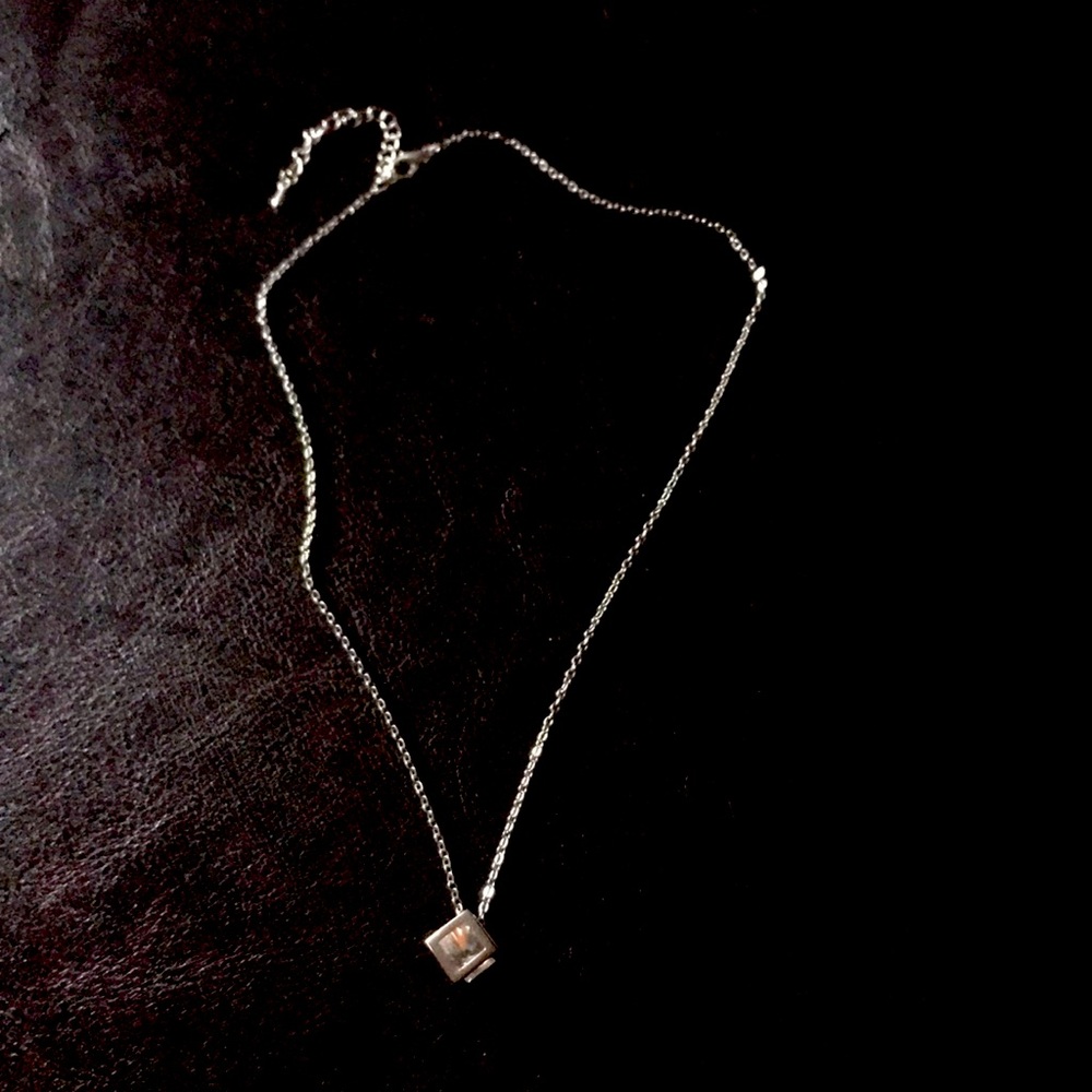 💚 $5 Silver cube necklace with encased free floating diamond